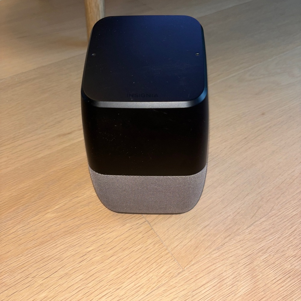 Google Insignia Voice Smart Speaker NO CHARGER